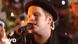 Video voorbeeld van "Fall Out Boy - HOLD ME TIGHT OR DON’T"