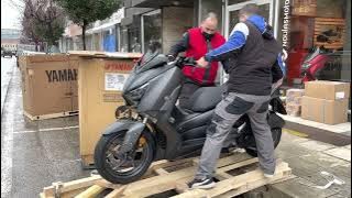 Yamaha X-MAX 125 2022 Tech Max/Sonic Grey / Unboxing