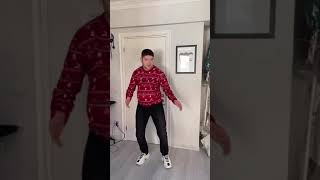 Atakan Özyurt İlginç Dans