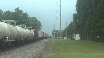 NS C40-9W and C40-8 coming into Chocowinity with new joint rail making lots of noise