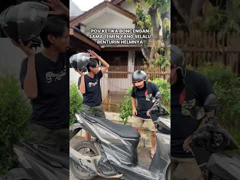 Pernah dong bonceng orang tapi kesundul helm terus. Gimana perasaanmu ??