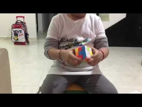 Yahir niño de 6 años arma cubo Rubik