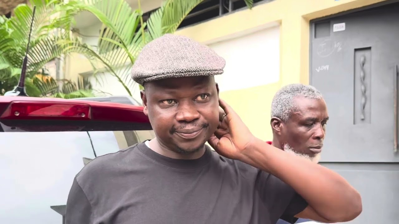 Mon voisin a oublié son portable à l’hôtel.Nous sommes venus lui remettre à la maison et il se fache