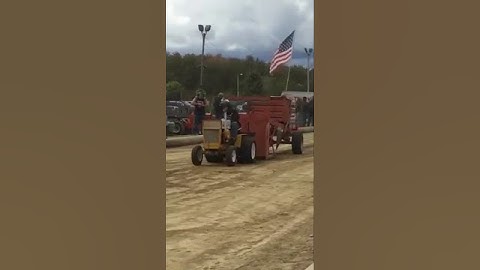 Cub Cadet 100 pulling 900 lb class 1st place