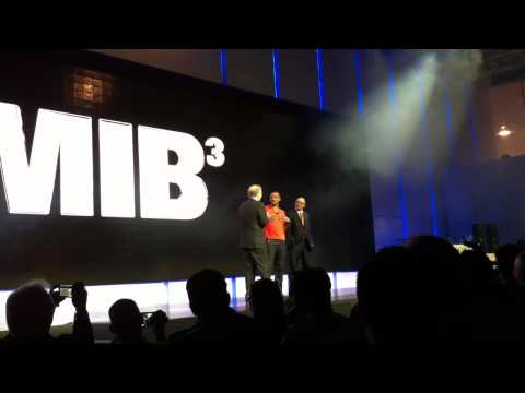 Awkward Moments of CES 2012—Will Smith and Barry Sonnenfeld at the Sony Press Event