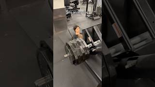 GIRLS ON LEG DAY VS. MEN ON LEG DAY!!? π₯±β οΈ GIRLS ON LEG DAY VS. MEN ON LEG DAY!!? π₯±β οΈ