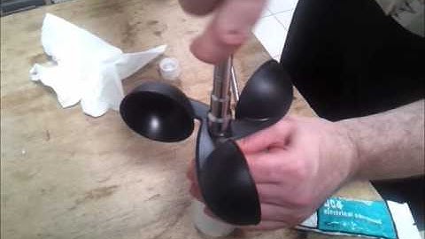 How to remove anemometer cups