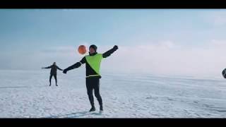 Чистый футбол: первый официальный матч на льду Байкала