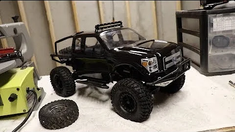 Axial SCX10 Trail Honcho Project JM -  Tire Installation