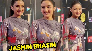 Jasmin Bhasin Sabse Hasin Cute video on the Red Carpet of Bollywood Hungama Style Icons Awards 2024