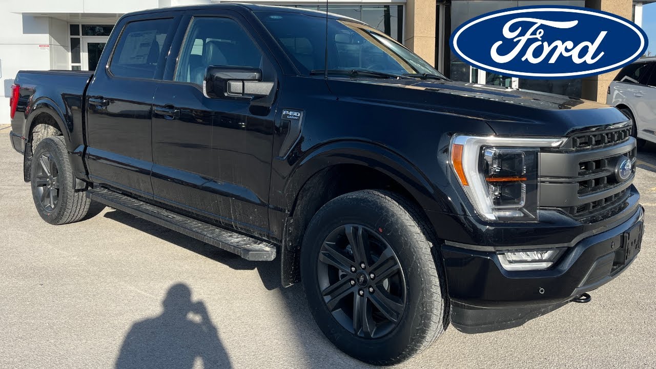 2023 Ford F-150 Lariat 502A 5.0L V8 w/ Twin Panel Moonroof in Agate Black Metallic Walk-Around