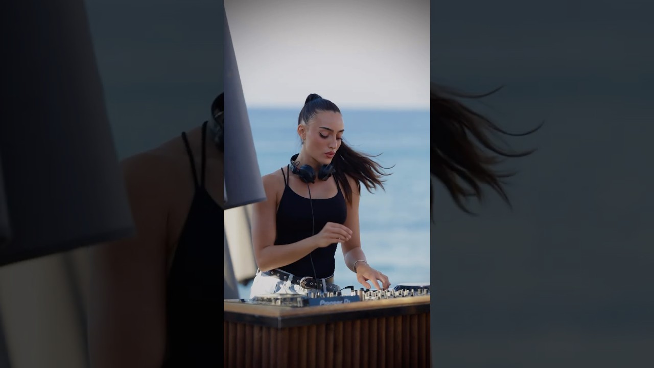 Vibing in Rhodes ... 🎶🎧 