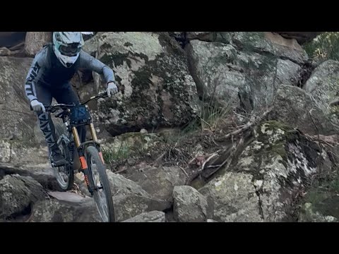 AWABA DH FULL TEST LAP POV KOM! - YouTube