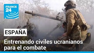 Civiles ucranianos se preparan para la batalla en un centro de entrenamiento en España