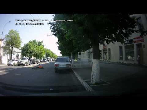 ДТП, мотоциклист сбивает пешехода. Россия, Владимир