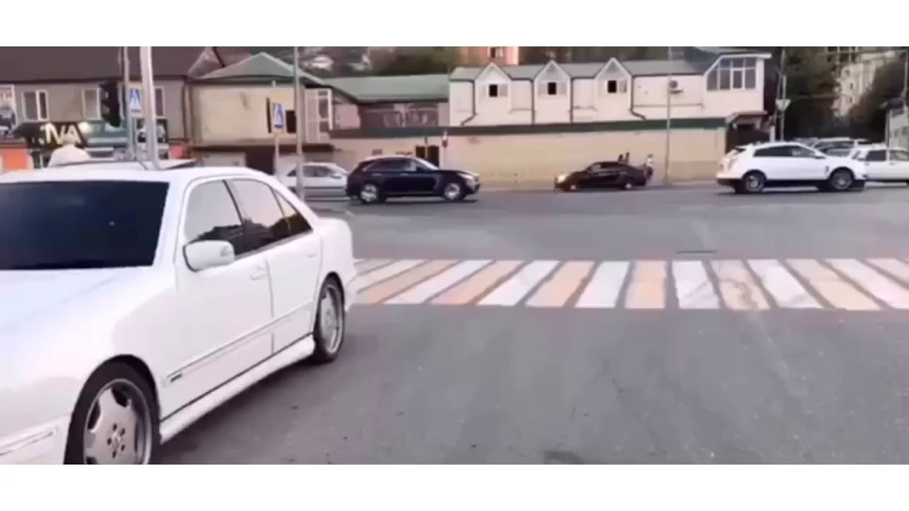Где машины делают трюки