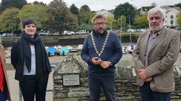 Plaque unveiled in honour of town councillor Beryl Washington