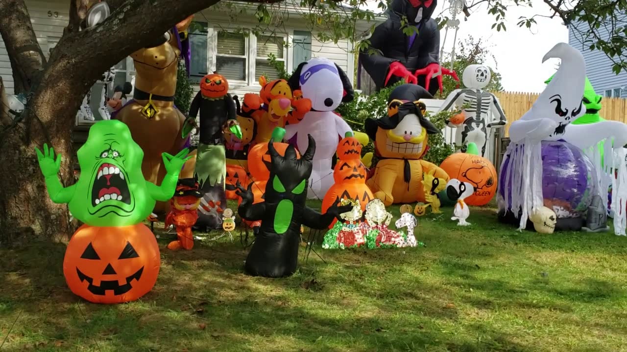 My 2019 Halloween Inflatable Display (Daytime and Nightime)