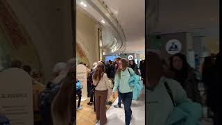 في باريس 🇫🇷 كان قصر واتحول الى مول تجاري من افخم واغلى مولات اوروبا