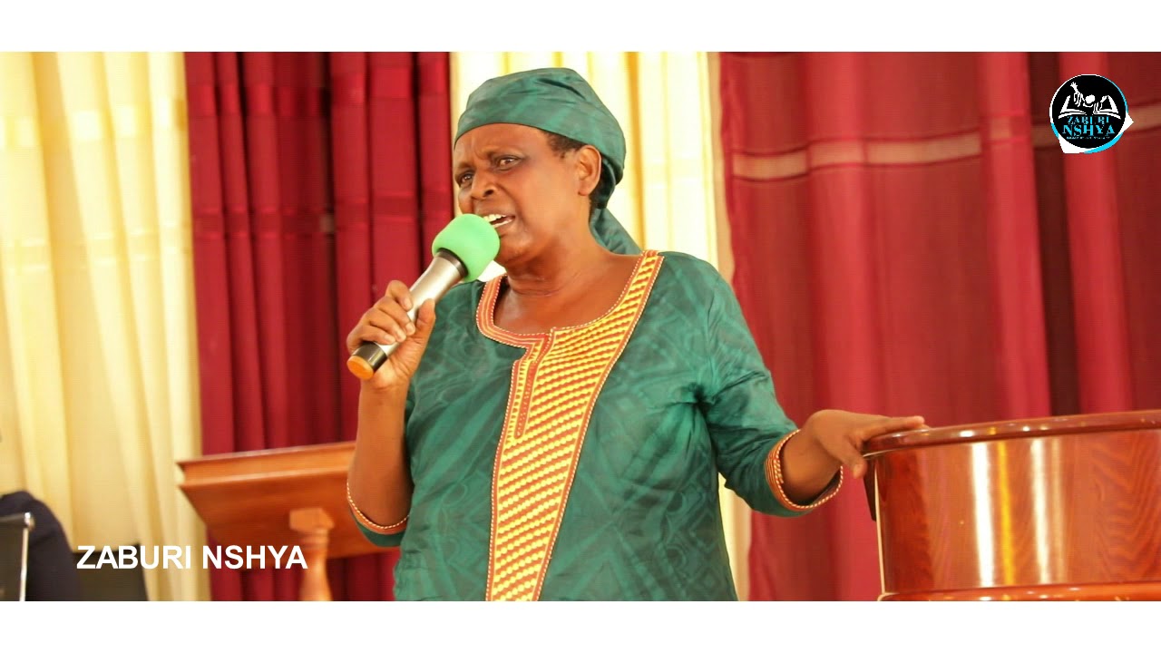 Naciye urupapuro muri Bibiliya ndarumira mbwira Imana ngo irukurikire inkize 😱 || UBUHAMYA BUKOMEYE