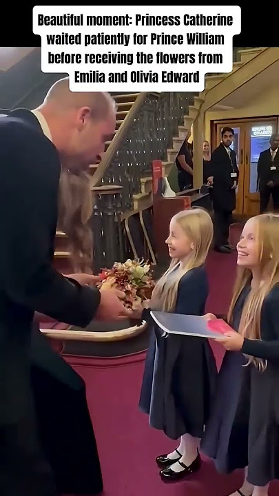 Beautiful moment Princess Catherine waited patiently for Prince William before receiving the flowers