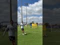 Papá en la vida, papá en los tiros libres 🍼 #vamosorlando