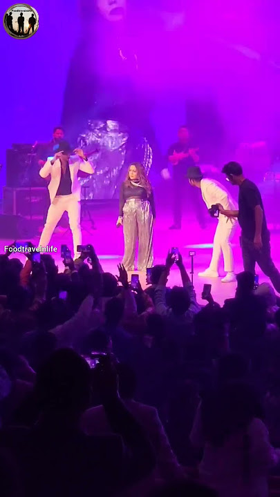 Neha kakkar live Performed the Kala chasma trend by @TheQuickStyle #kalachashma #nehakakkar #dance