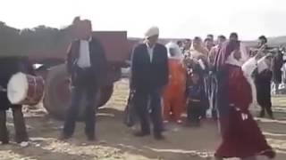 ناس البركة.. إمرأة بدوية تونسية في رقصة تقليدية على أنغام قصبة الحاج زريبة- Gasba chaoui danse