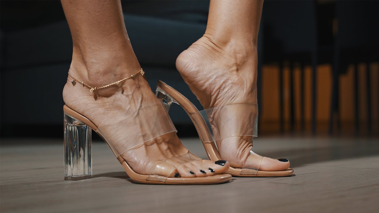 (ASMR) This Girl Walking in Sandals on a Wooden Floor is So Relaxing