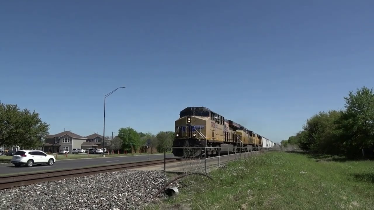 Union Pacific 7938 C45ACCTE and 7182 C44ACM Freight Train with mid-DPU ...