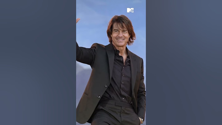 Tom Cruise casually climbing up a plane at the Mission: Impossible - The Final Reckoning premiere 🍿