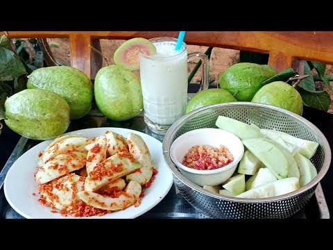 fresh-guava-fruit-recipes-guava-juice-and-guava-fruit-mixed-salt-&-chili-with-small-shrimp