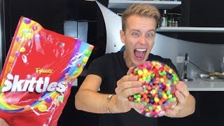 1700 Skittles EINSCHMELZEN zu einem XXL Skittle  | Julienco