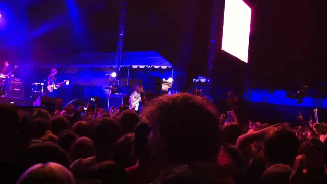 Switchfoot at Creation 2010 On Fire (end) YouTube