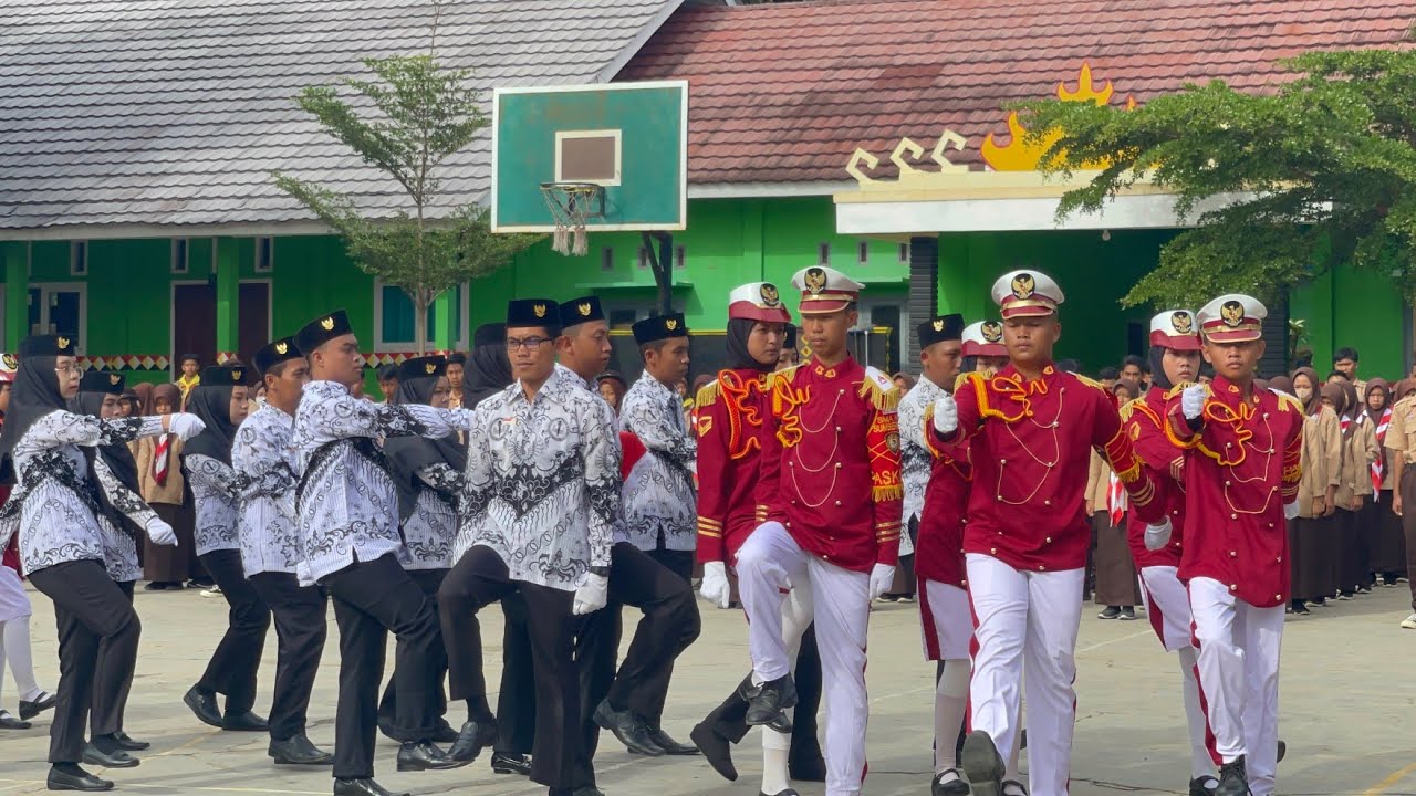 Pengibaran bendera merah putih | peringatan hari guru nasional | dewan guru SMAN 1 Sumberejo
