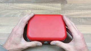 An old safe/lock-box from when I was a kid - full of old notes and coins!
This is the most bizarre electronics video youll ever see!
Basically, Ive been having a massive clearout. I discovered this old box from when I was a kid. Its full of old coins and notes, some of which I collected when I was very young, some of them are old coins that I found in my gardens, and some of them are more recent, but all of them are interesting.
Why would there be so many old coins scattered in my gardens? I dont know.
Anyway, I found this stuff so interesting to look over. I hope you enjoy it. An old safe/lock-box from when I was a kid - full of old notes and coins!