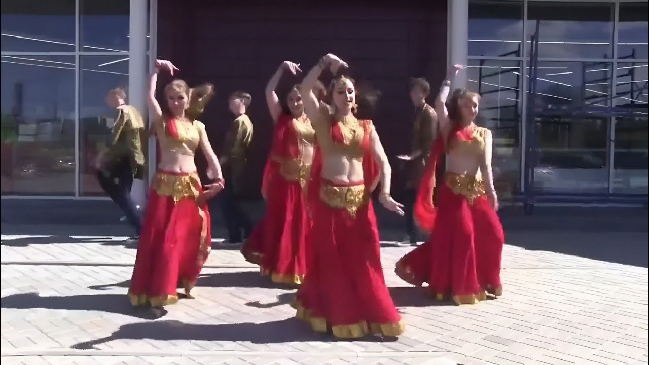 Russian people dancing on Indian song. 