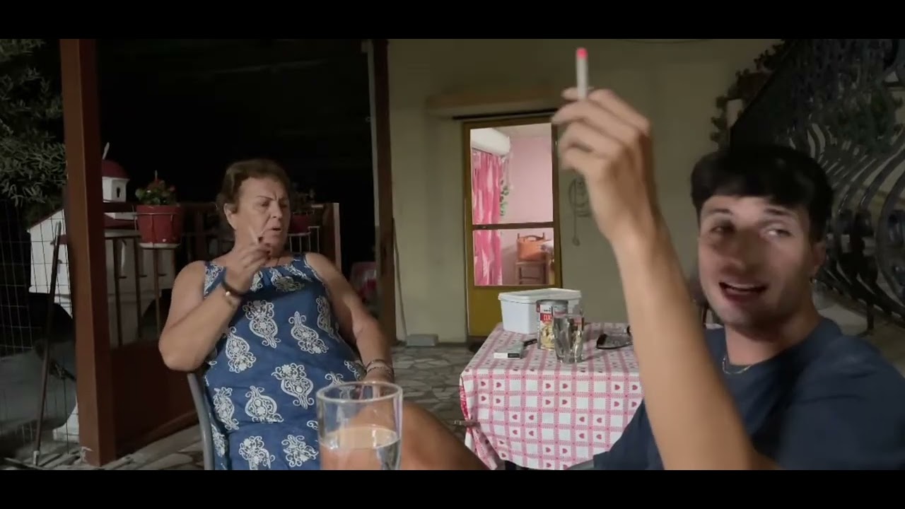 Γιαγιά τη Λέει σε Αεράκη Επειδή δεν Πήγε Στρατό