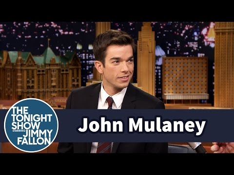 Video: John Mulaney Nettovarallisuus: Wiki, naimisissa, perhe, häät, palkka, sisarukset