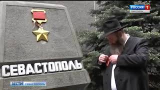 К Дню Победы в Севастополе выпустили специальные георгиевские ленты с надписью на двух языках