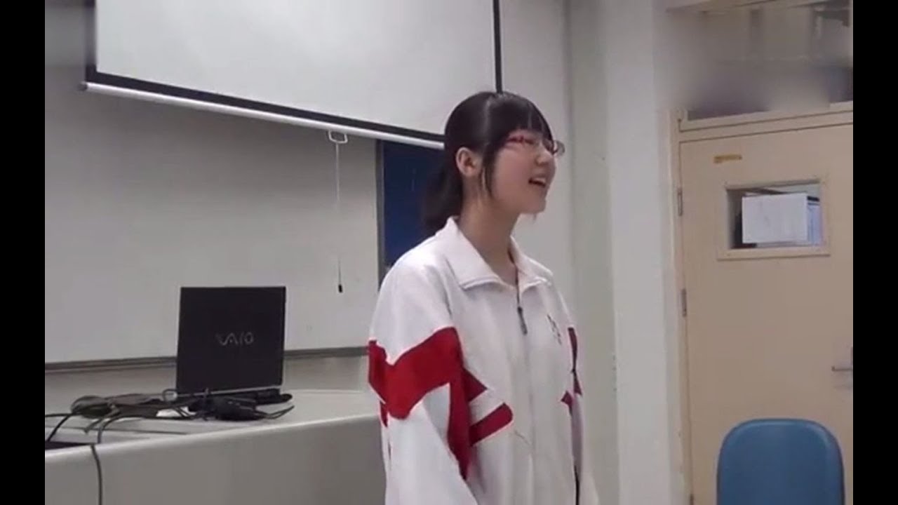 最怕班里有这种同学！清纯女学霸教室清唱《崇拜》，一开口台下炸锅了！ ▏下饭音乐Music