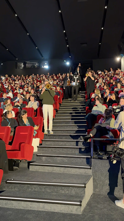 This is what happens when you play Star Wars in a Cinema..😱🍿