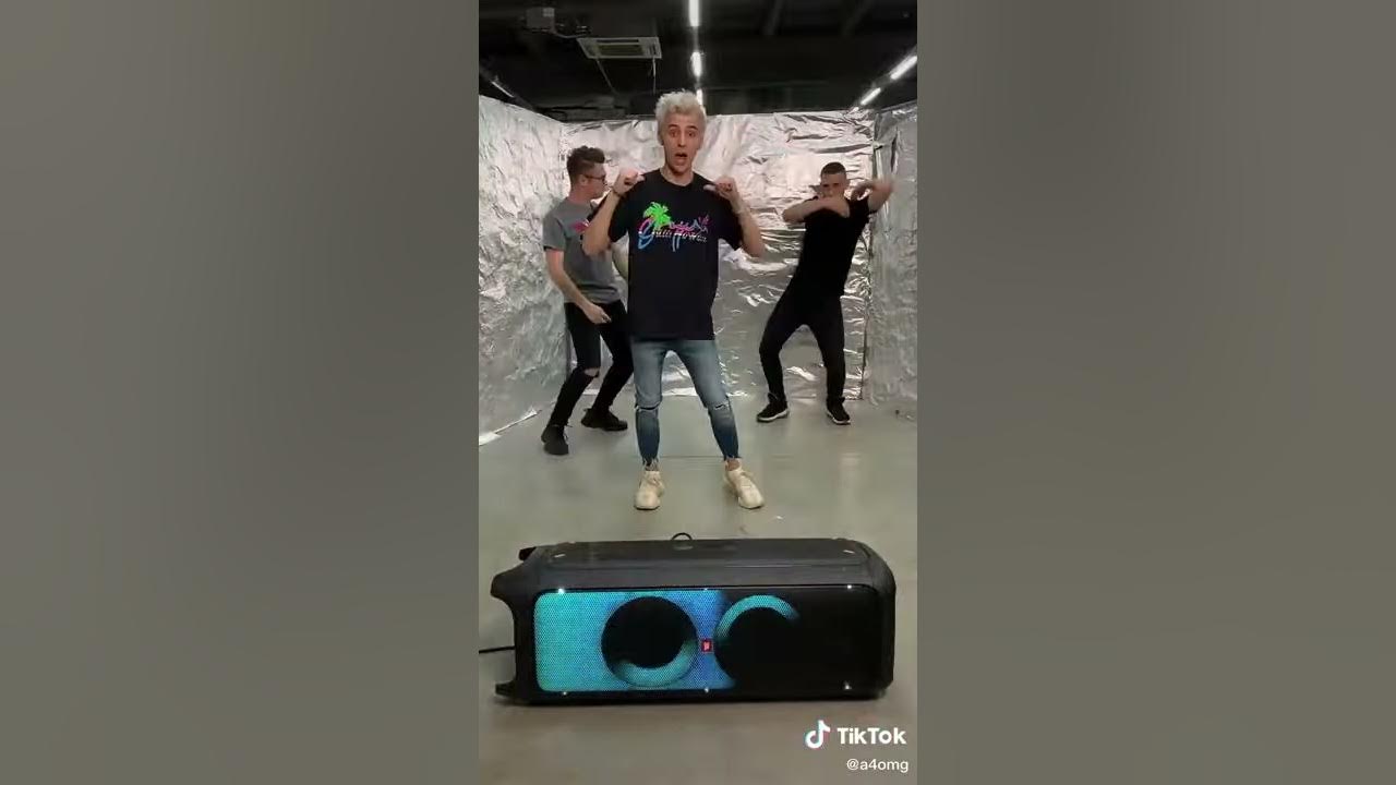 включи модный трек