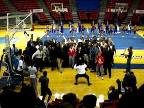 LA Tech Football team dancing to Neck