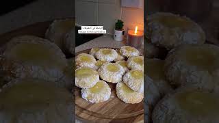 حلوة الليمون المنعشة مرملة وتذوب فاليد قبل الفم مع كريمة الليمون lemon curd crinkle cookies