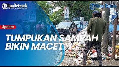 Tumpukan Sampah Berserakan Bikin Jalanan Macet di Pasar Rubuh Tangerang