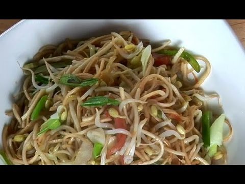 Vegetable Hakka Noodles Recipe | वेज चाऊमीन | Restaurant Style Veg Noodles | Sanjeev Kapoor Khazana