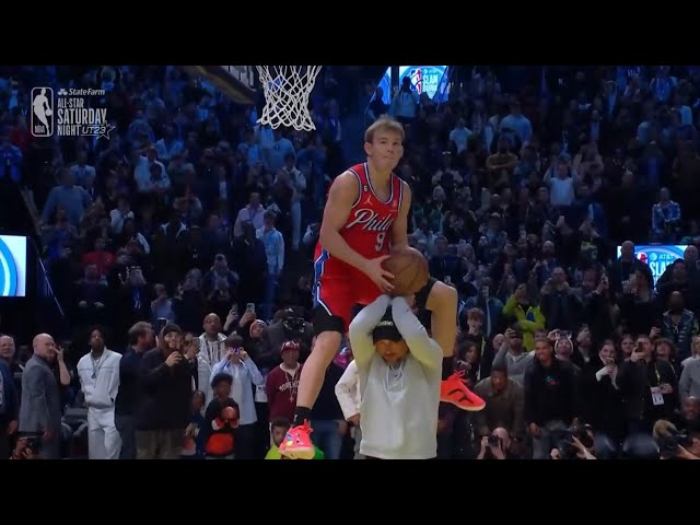 Final Minute of 2020 NBA Rising Stars Challenge Turns Into Dunk Contest 