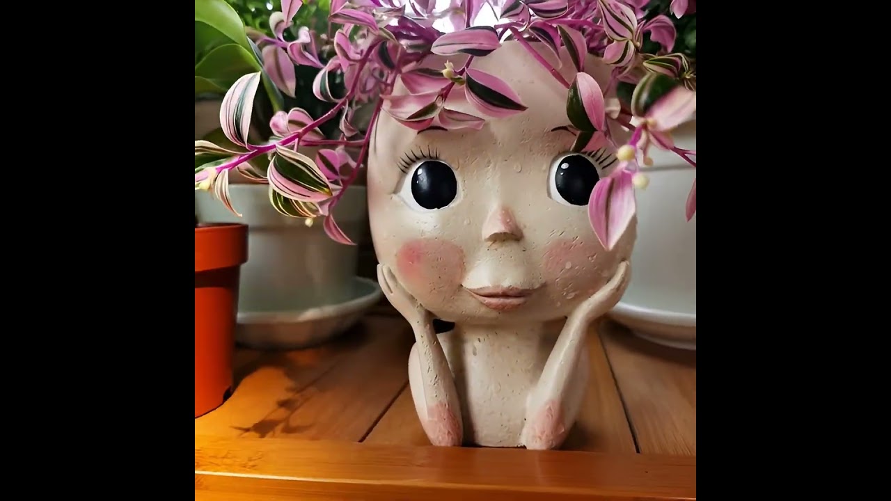 Cute Girl Face Planter – Kawaii Resin Flower Pot 17cm, Hanging Hair Plant Pot, Aesthetic Desk Decor,