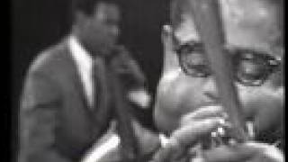 Video voorbeeld van "Dizzy Gillespie Quintet - Tin Tin Deo"